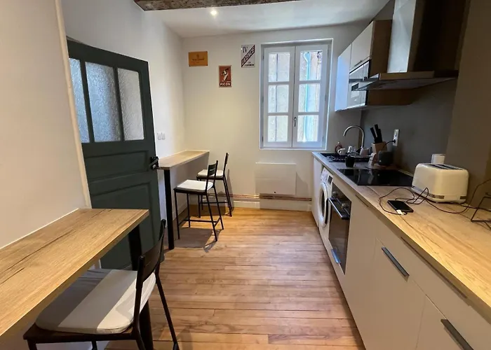 Village アパート *