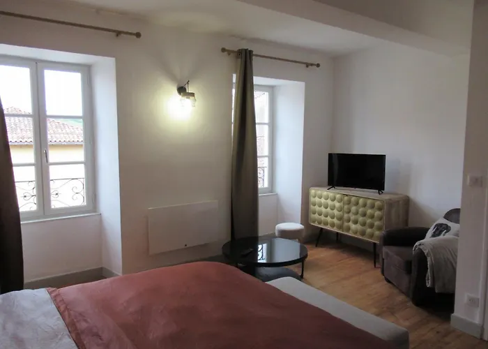 Village アパート *